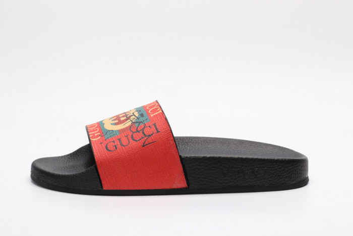 G*u*i slippers
