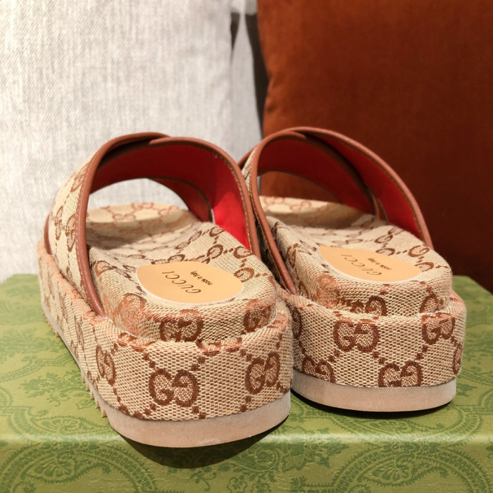 G*u*i slippers