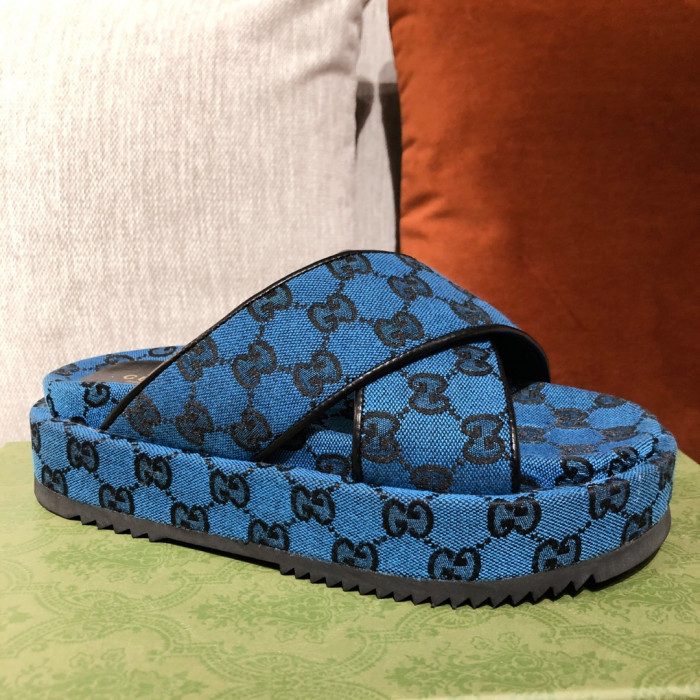 G*u*i slippers