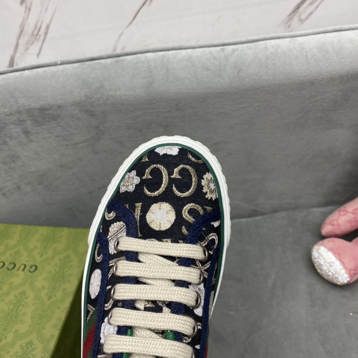 G*u*i sneaker