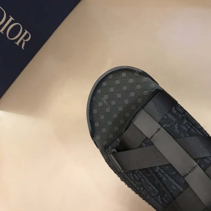 d10r sandals