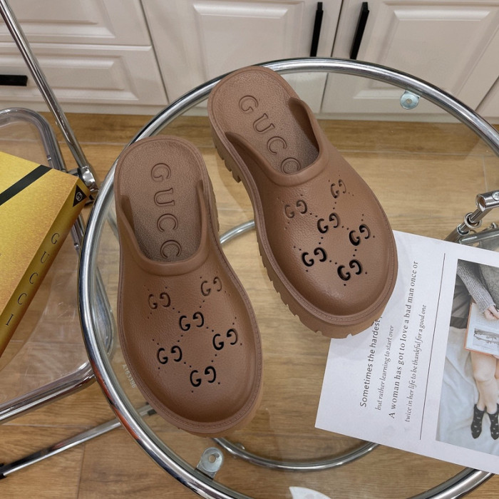 G*u*i slippers