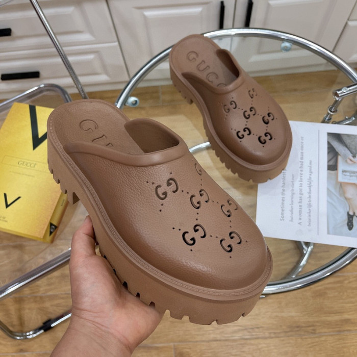 G*u*i slippers