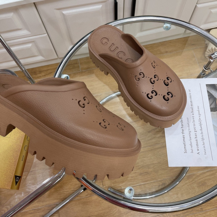 G*u*i slippers