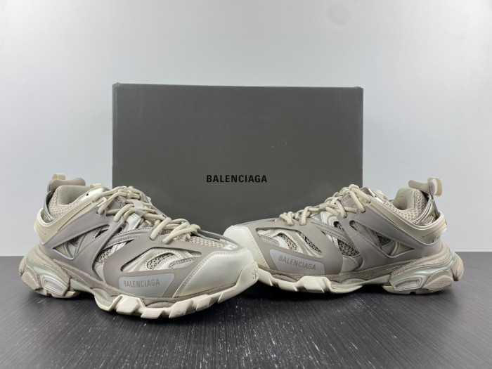 Ba*len*cia*ga track 3.0