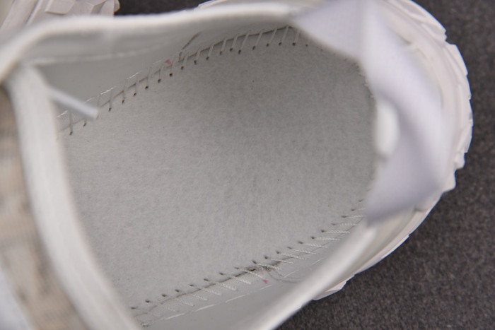 d10r b28  oblique low top sneaker
