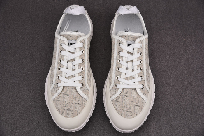 d10r b28  oblique low top sneaker