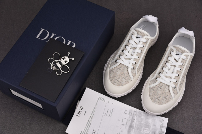d10r b28  oblique low top sneaker