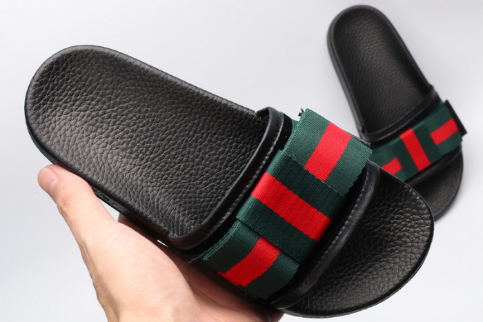 G*u*i slippers