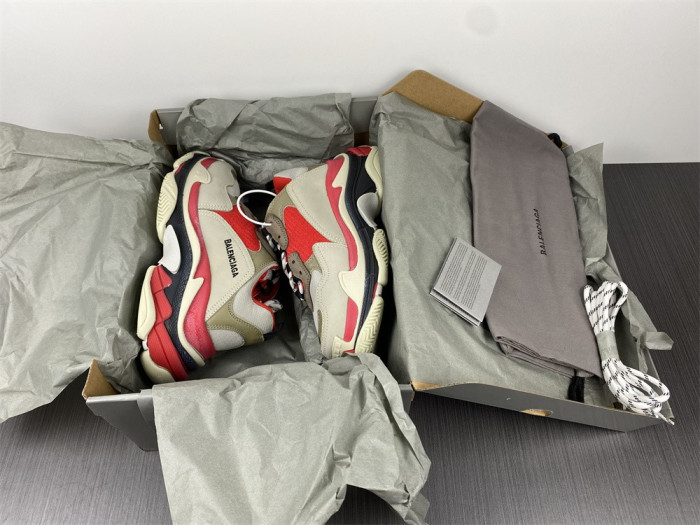 blcg sneaker triple.s.