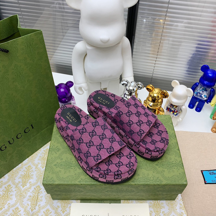 G*u*i slippers