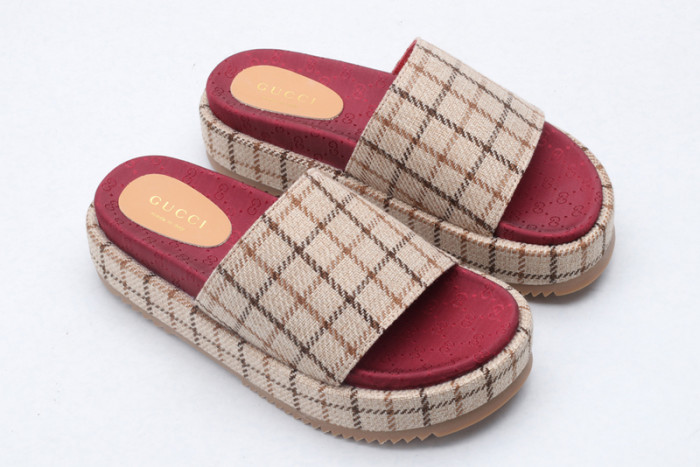 G*u*i slippers