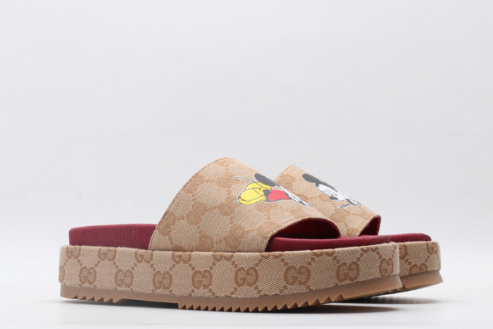G*u*i slippers