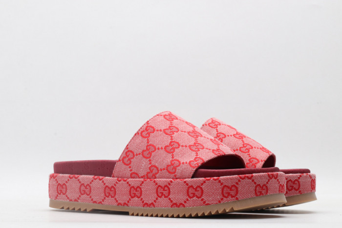 G*u*i slippers