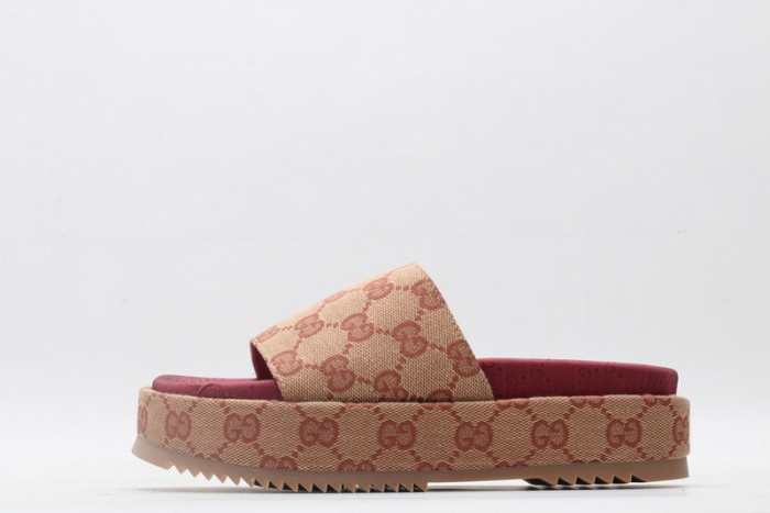 G*u*i slippers