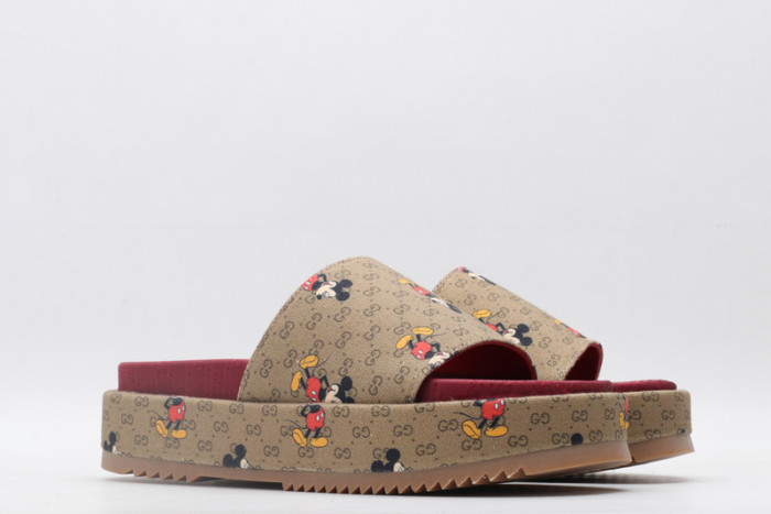 G*u*i slippers