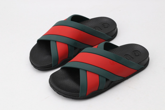 G*u*i slippers