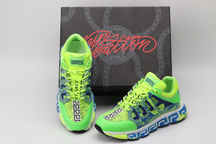 vers sneakers