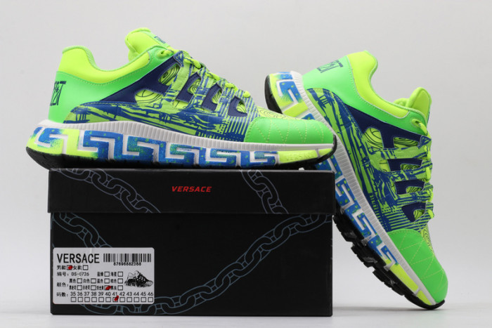 vers sneakers