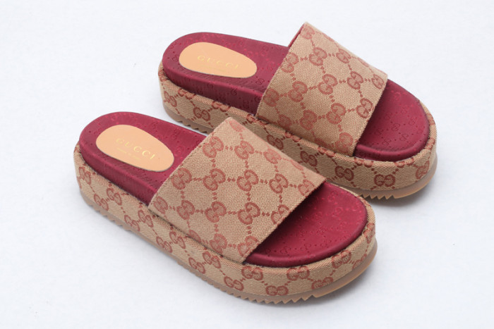 G*u*i slippers
