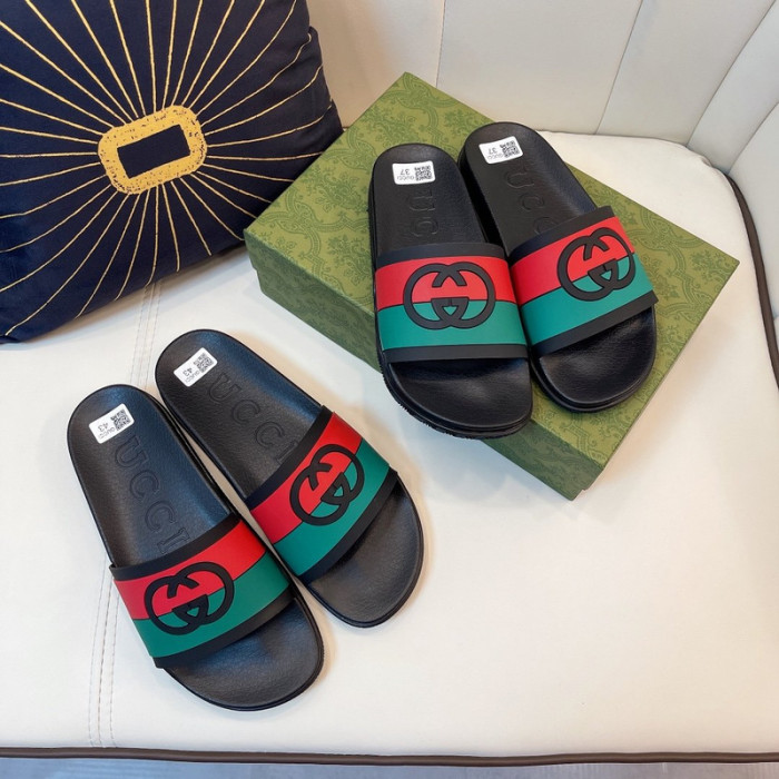 G*u*i slippers