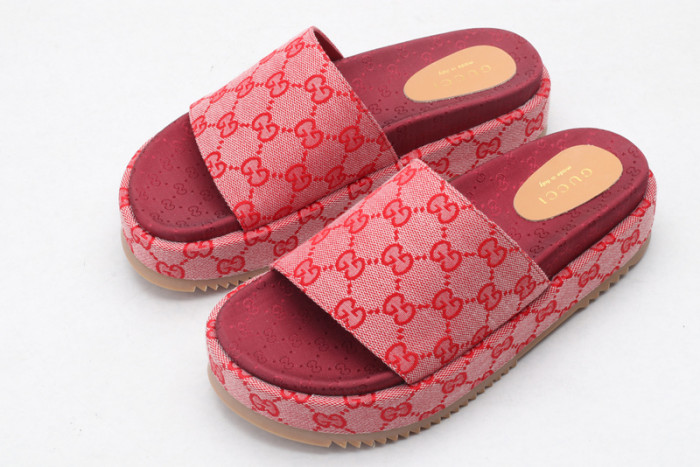 G*u*i slippers