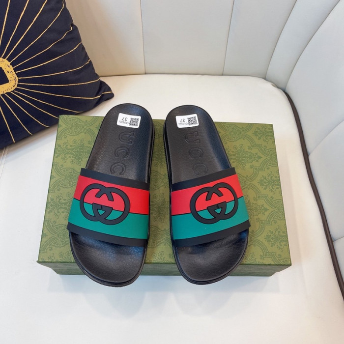 G*u*i slippers