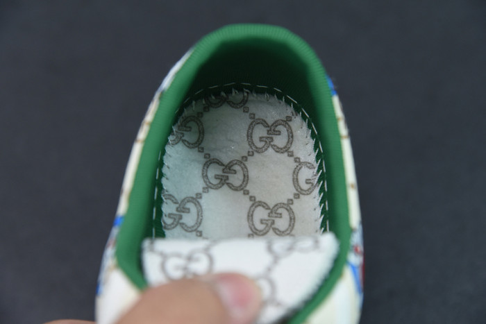 G*u*i sneaker
