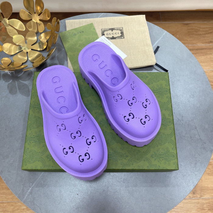 G*u*i slippers