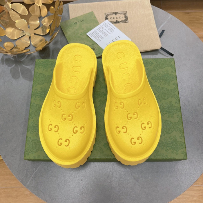 G*u*i slippers