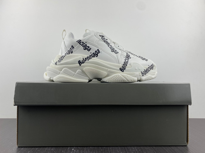 Ba*len*cia*ga triple s