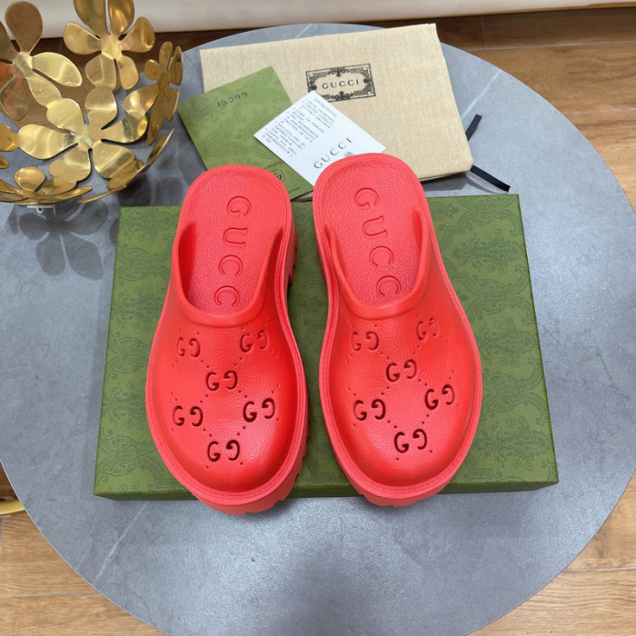 G*u*i slippers