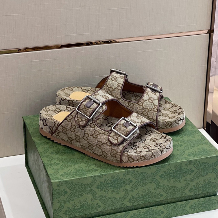 G*u*i slippers