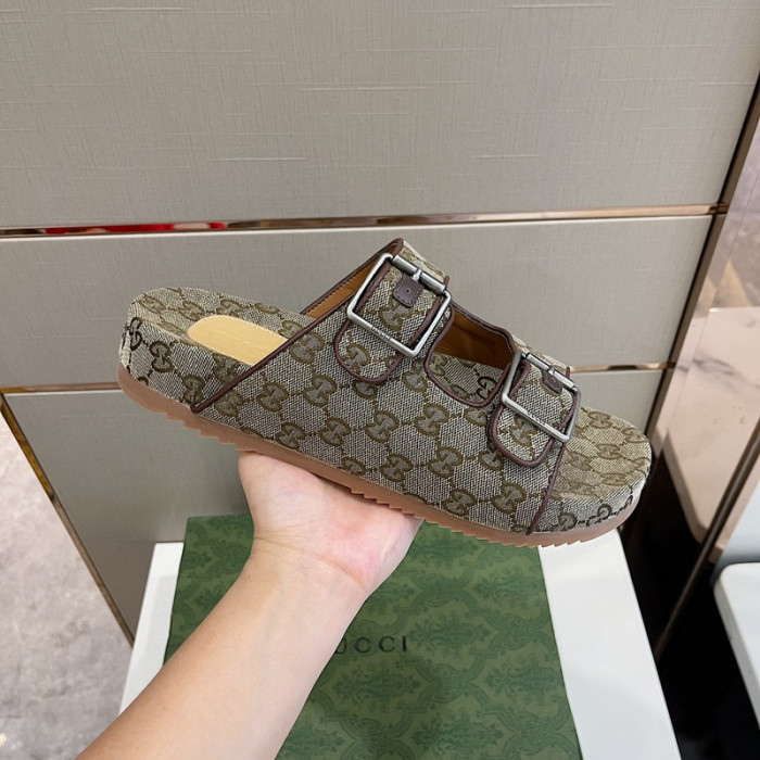 G*u*i slippers