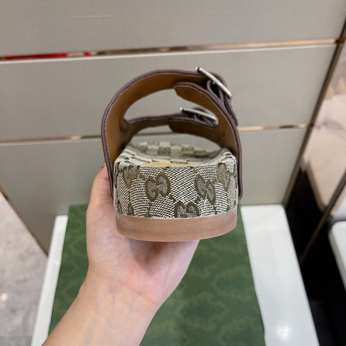 G*u*i slippers