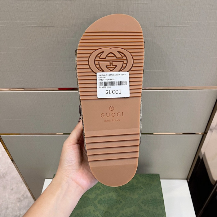 G*u*i slippers