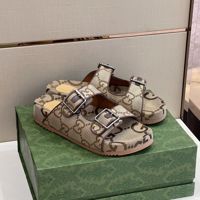 G*u*i slippers