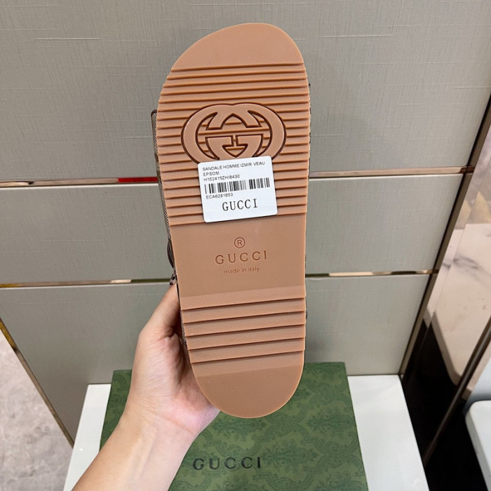 G*u*i slippers
