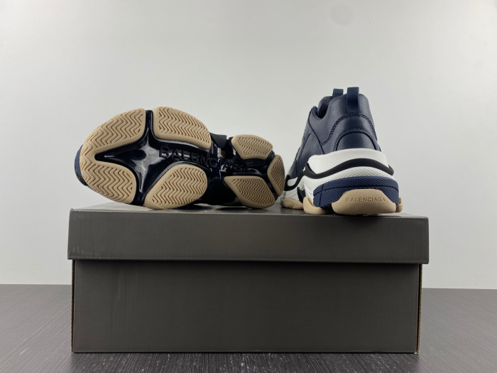 Ba*len*cia*ga triple s