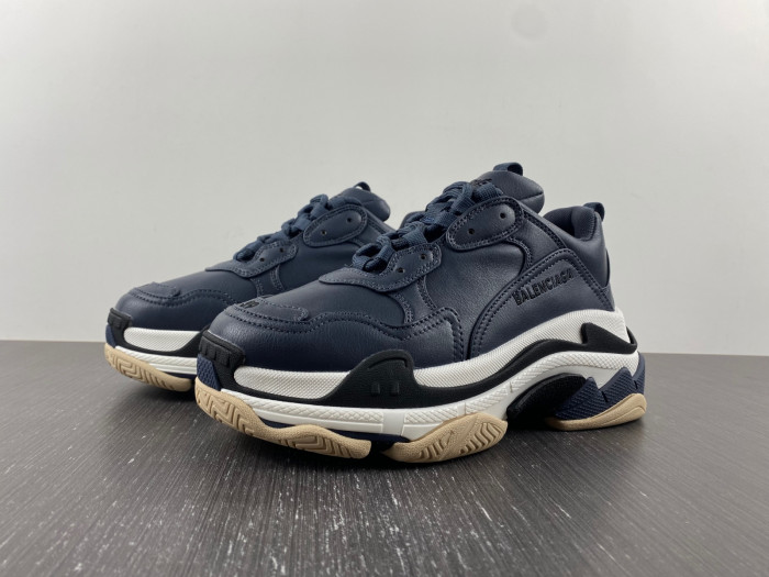 Ba*len*cia*ga triple s