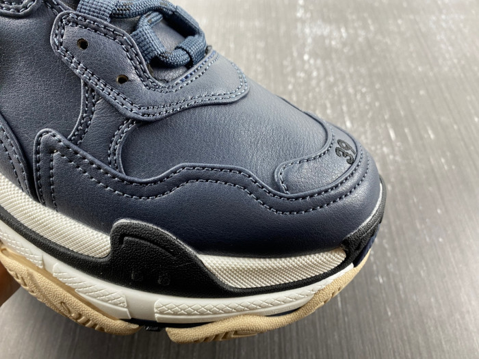 Ba*len*cia*ga triple s