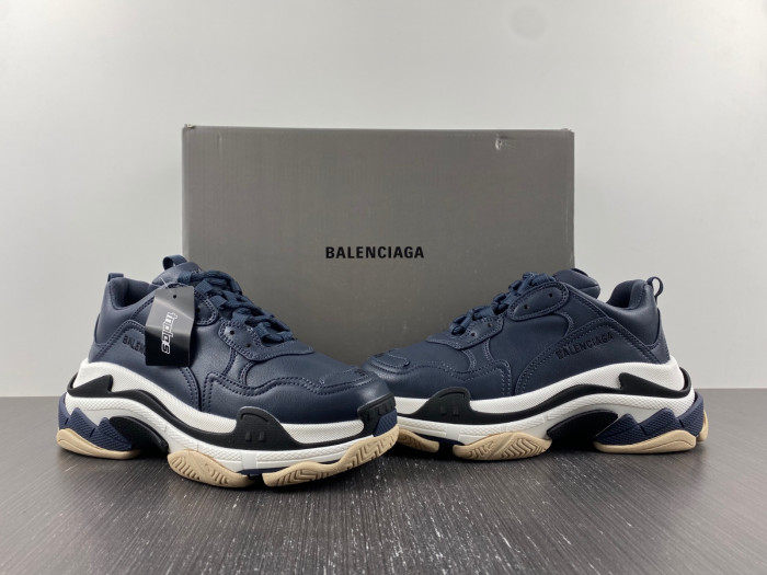Ba*len*cia*ga triple s