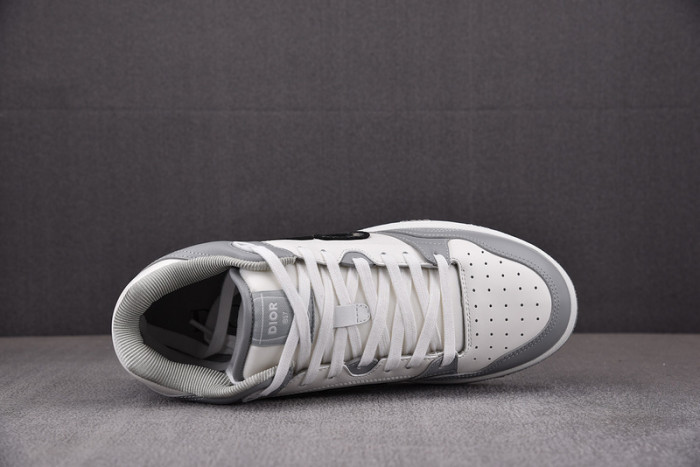 d10r b57 sneaker