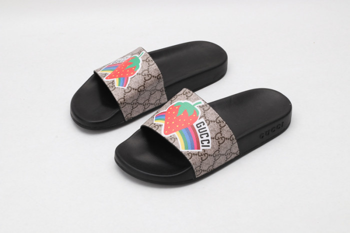 G*u*i slippers