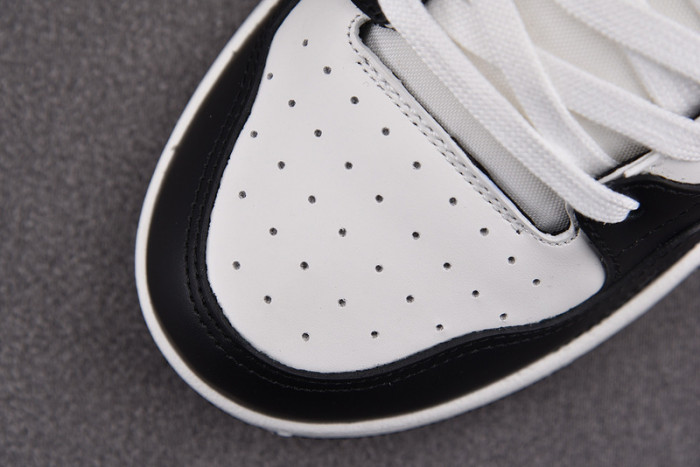 d10r b57 sneaker