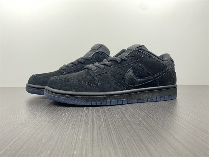 undefeated x dunk low 