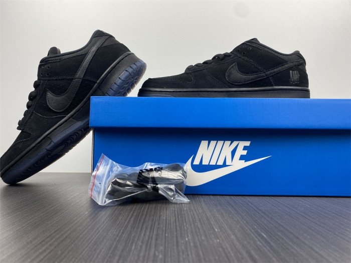 undefeated x dunk low 