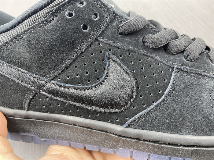 undefeated x dunk low 