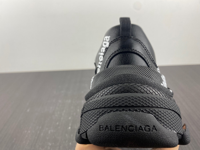 Ba*len*cia*ga triple s