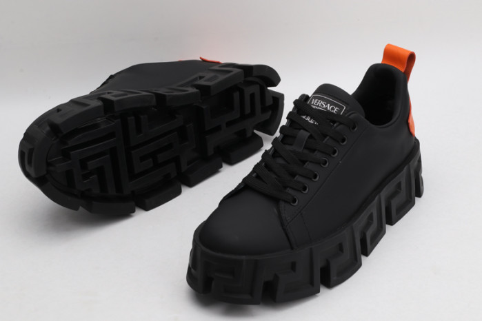 vers sneakers
